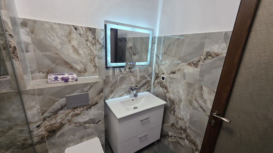 Vând apartament mobilat 3 camere in zona centrala - Poză 4