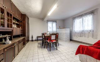 Clădire potrivită pentru proiecte educaționale sau de îngrijire - Poză 8