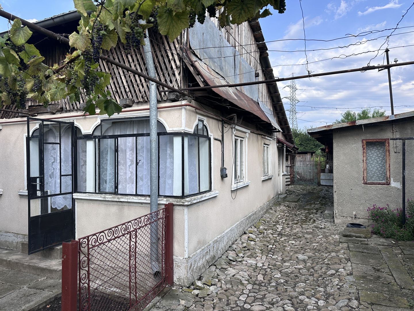 Vanzare case și anexa, teren 790 mp – ideală pentru familie -Doicesti - Poză 16