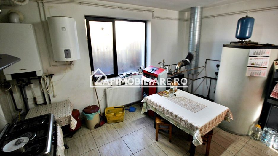 Casa 8 camere,4 bai,482mp,1.100mp teren,2 garaje,0% comision - Poză 22