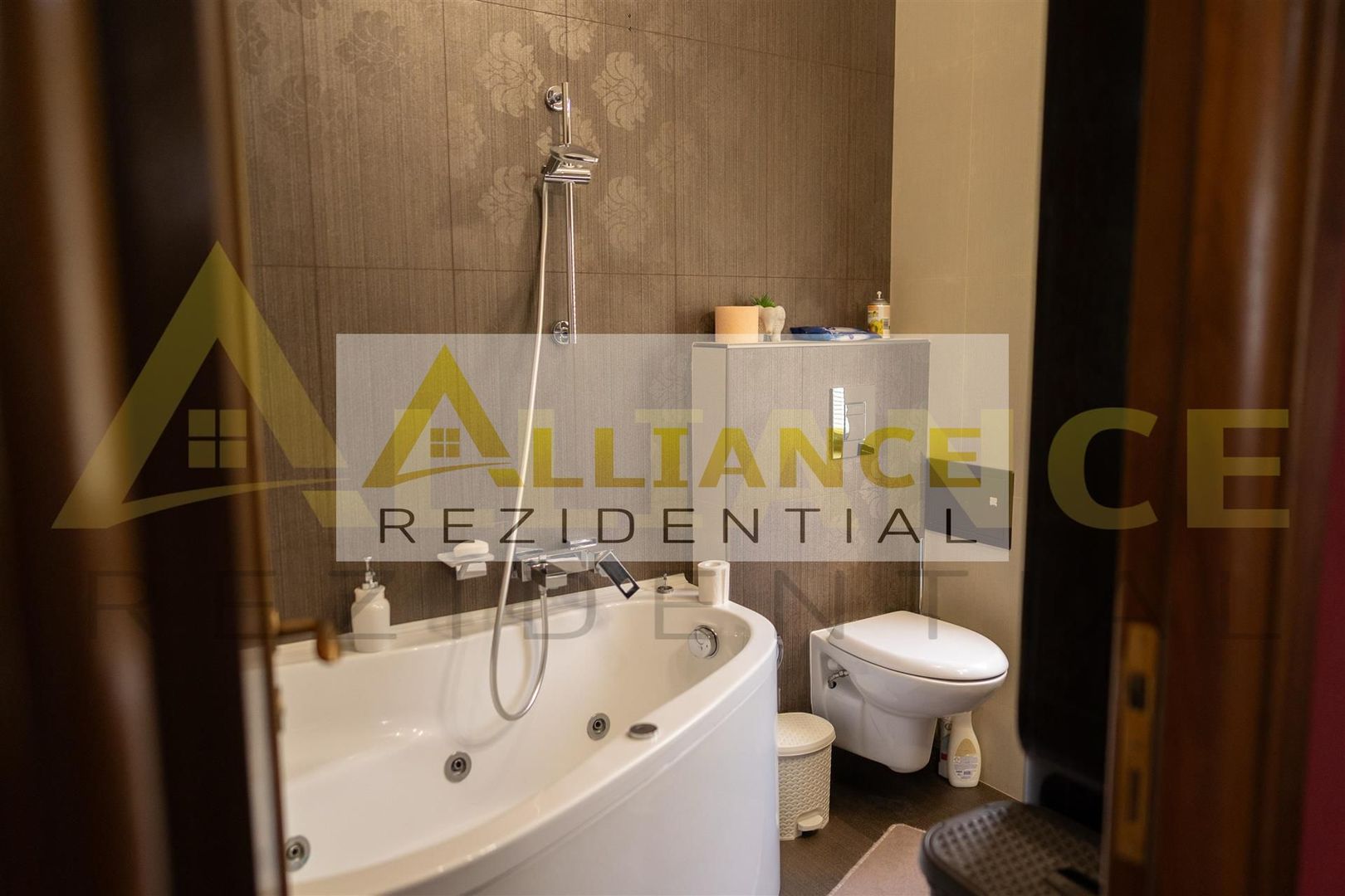 Vila individuala 7 camere cu piscina - Poză 20
