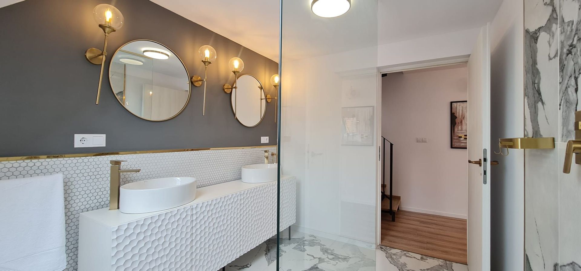 Vila spațioasă și elegantă de vânzare la intrarea în cartierul Turnișo - Poză 23