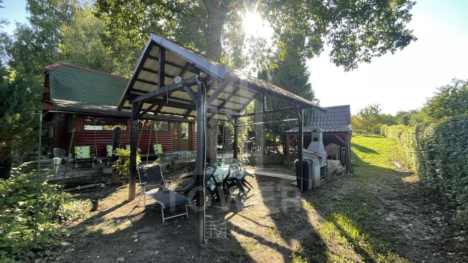 Teren deosebit cu cabană din lemn, Tocile – locație liniștită - Poză 12