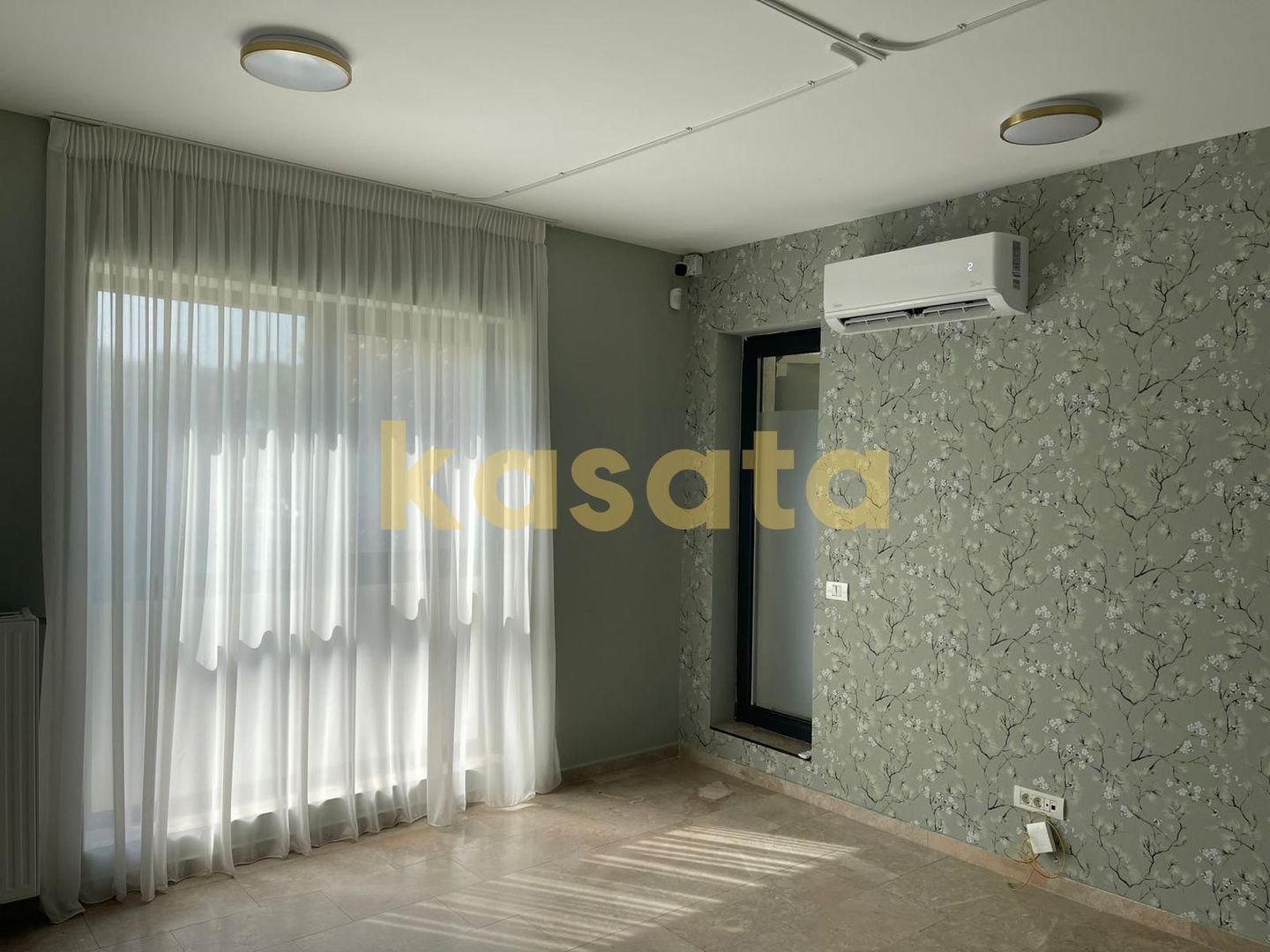 Garsoniera | Plaza | Investitie | Balcon - Poză 1