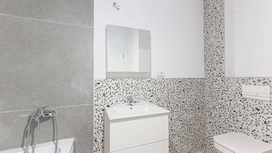 VÂNDUT! Apartament nou, ultracentral, cu loc de parcare privat - Poză 8