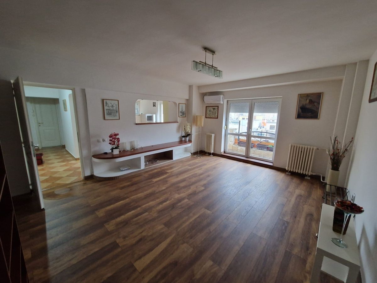 Închiriez apartament 2 camere, Piața Alba Iulia, parțial mobilat - Poză 1