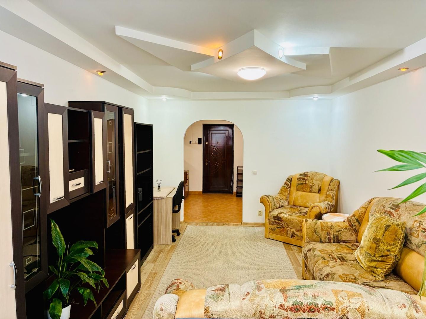 De inchiriat Apartament cu 3 CamereI Suceava/Mărășești I400Euro/Luna - Poză 3