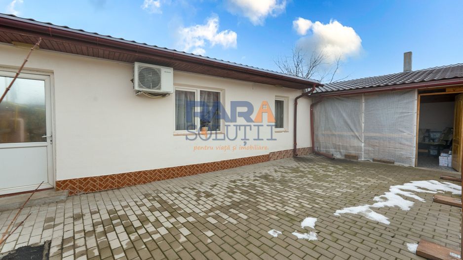 Casă micuță + un pic de curte - Poză 10