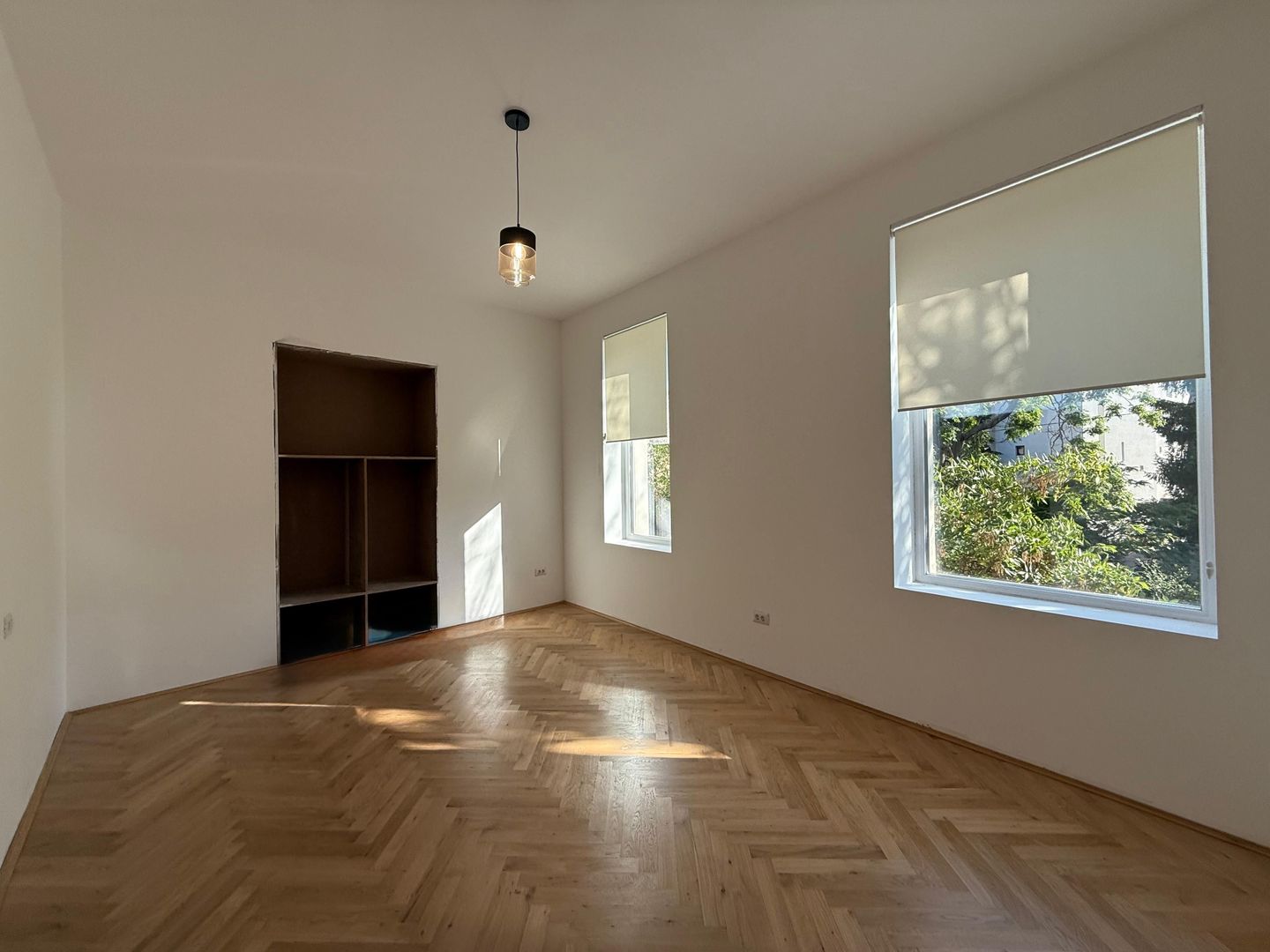 Vilă elegant renovata pentru business de prestigiu - Poză 9