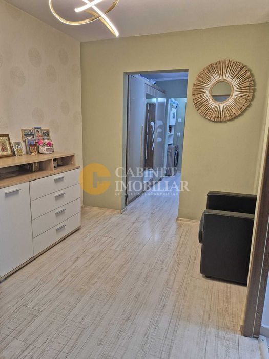 Nicolina 2 Prima Statie 3 camere 76mp - etaj 3/4 - renovat - Poză 3