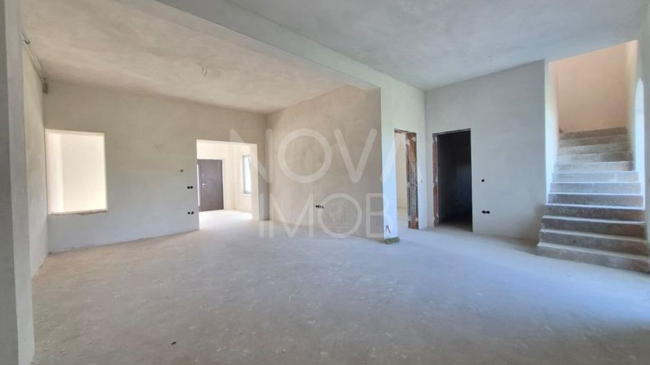 Casa generoasa cu 5 camere, 2 bai, dressing si parcare – Sura Mica - Poză 13