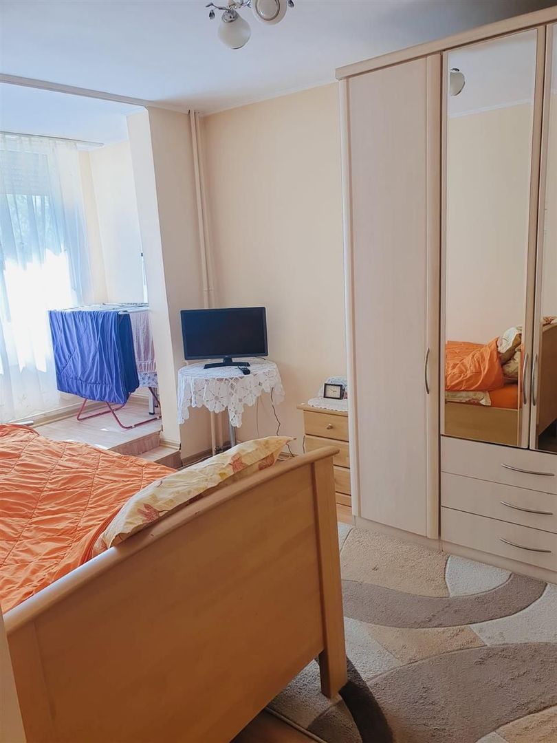 APARTAMENT CU 2 CAMERE SEMIDECOMANDAT CALEA ARADULUI - Poză 3