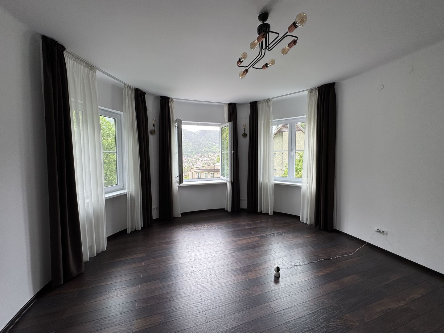 Apartament cu vedere spre Tâmpa, liniște și natură, în Centrul Istoric al Brașov - Poză 8