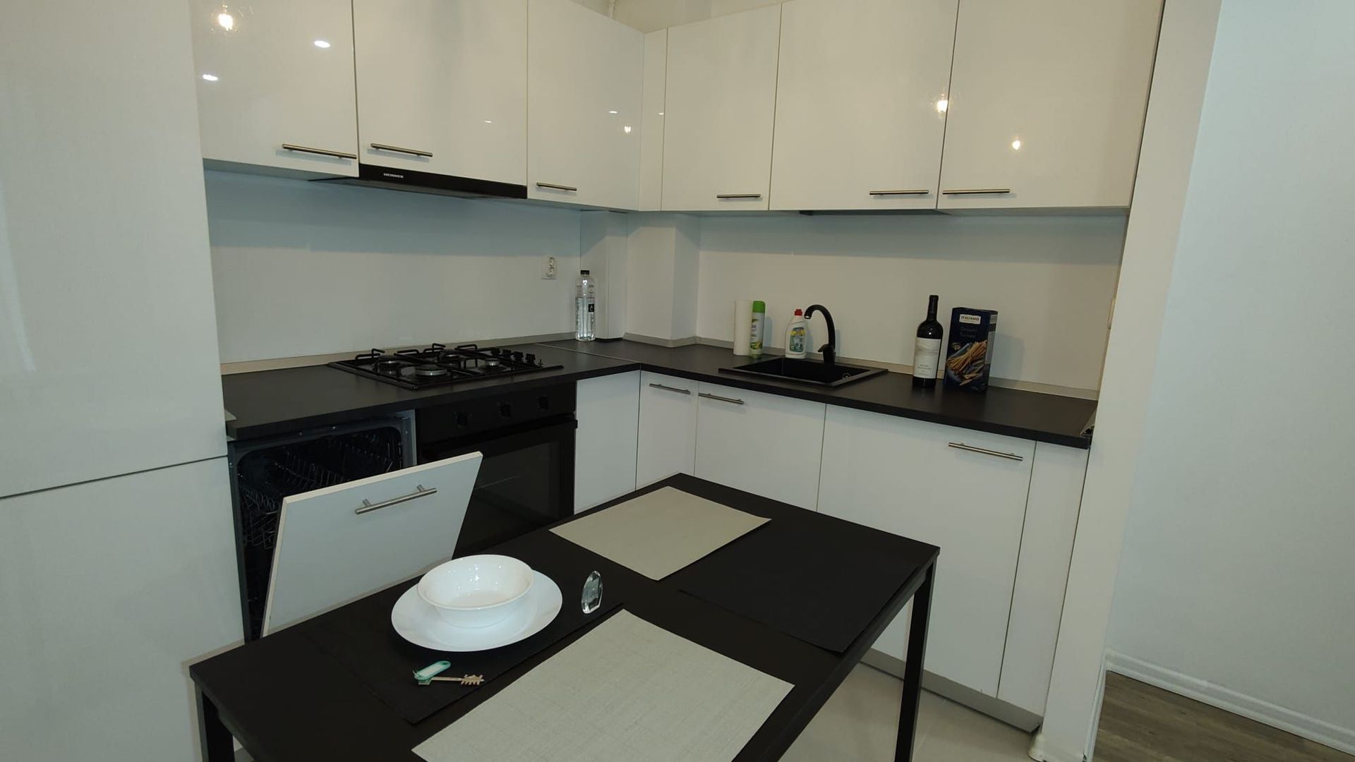 Apartament 2 camere vedere piscina Cosmopolis - Poză 10