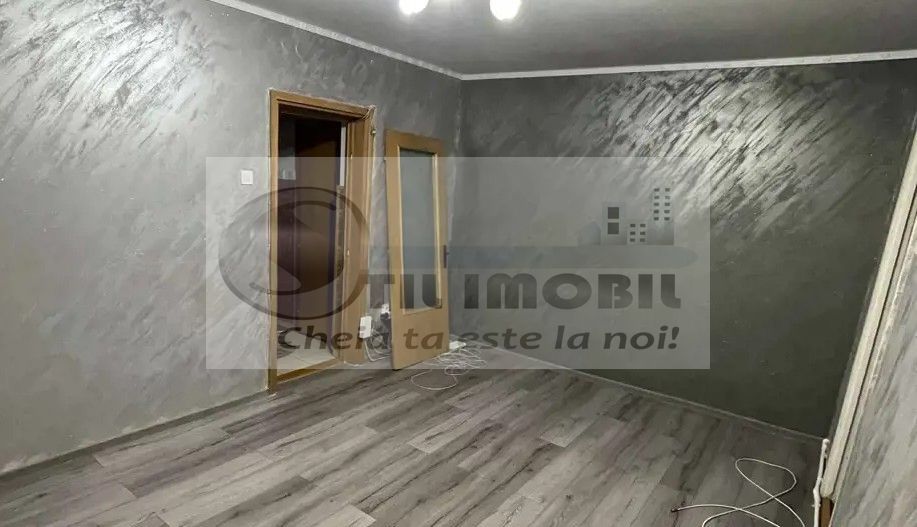Apartament cu 3 camere - Piata Nicolina - 100.000 euro ! - Poză 2