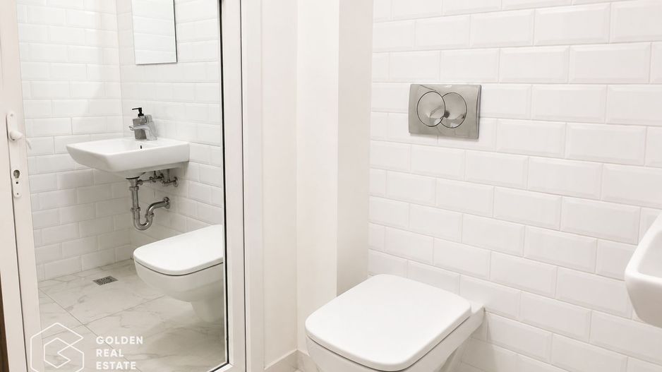 Spatiu comerical central, acces stradal, locatie exceptionala - Poză 5