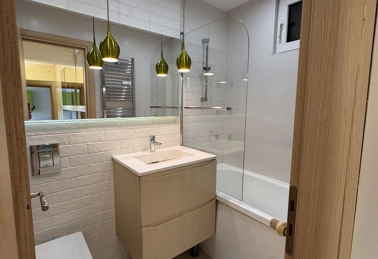 De inchiriat ap. 3 camere Bdul Alexandru Obregia sector 4 - Poză 12