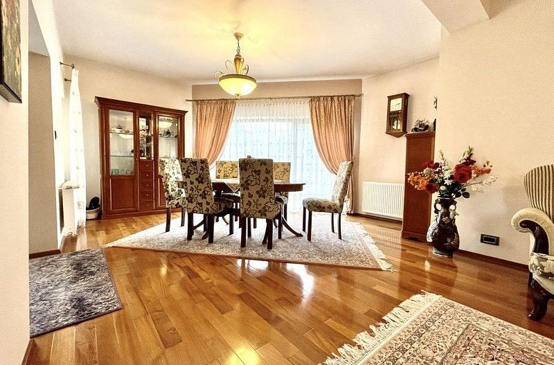 Design clasic, pozitie centrală - casă  în Dumbrăvita - Poză 3