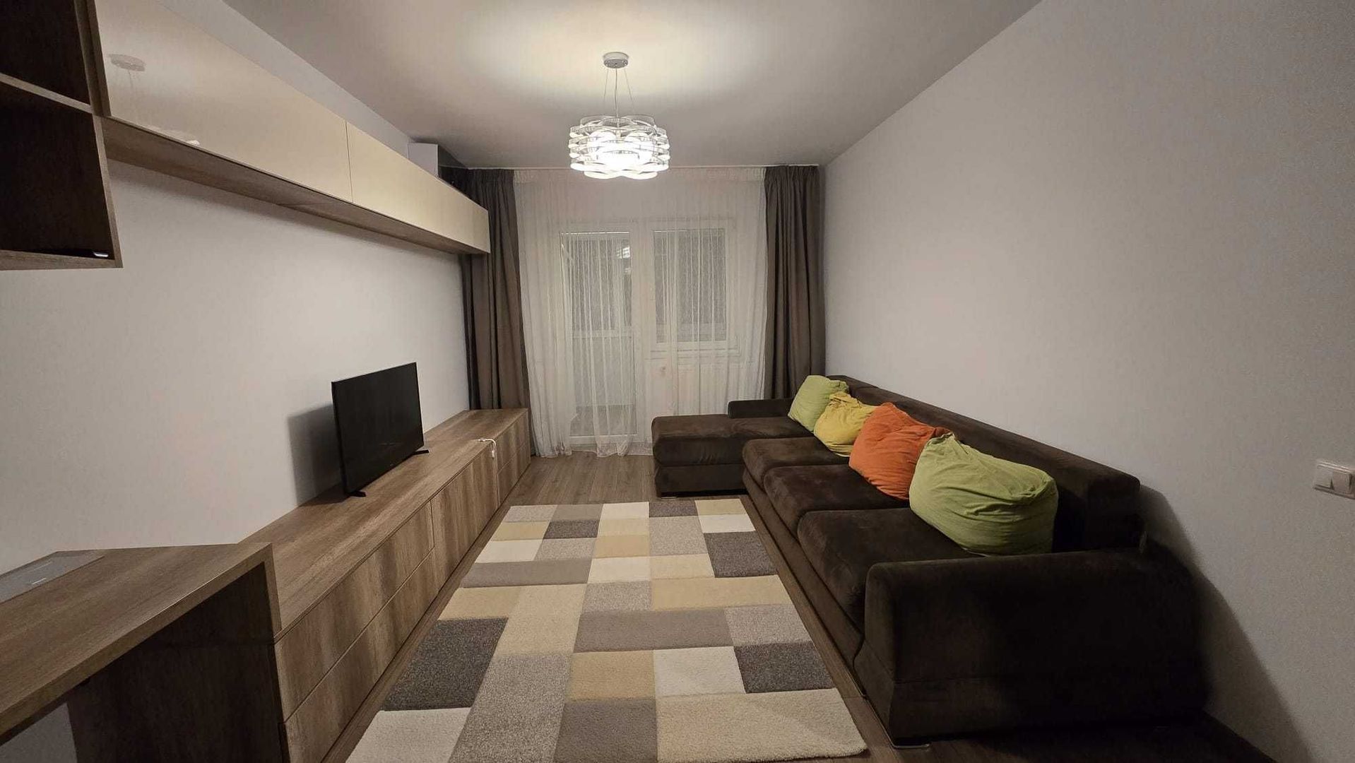 Apartament 3 camere de închiriat Apărătorii Patriei - Poză 1