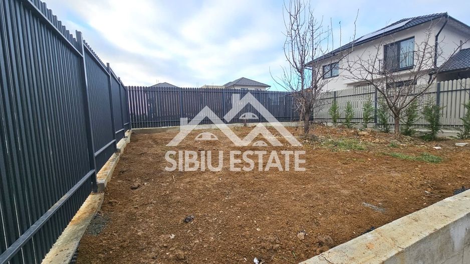 Casa Sibiu, Poplaca 4 camere, 3 bai, terasa si curte NOU - Poză 17