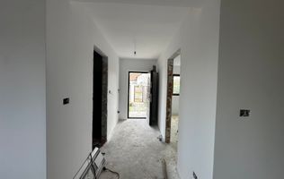 Duplex, 4 dormitoare, Mosnita, drum asfaltat, toate utilitățile