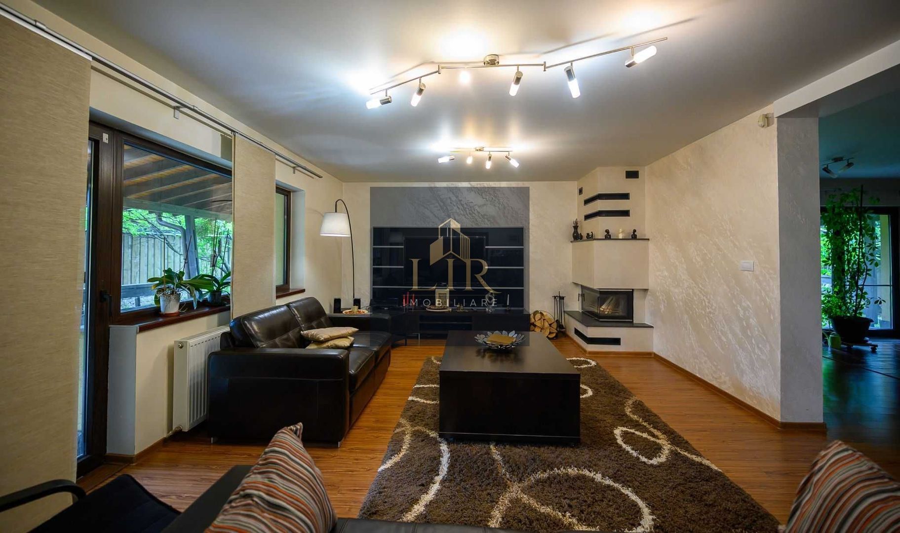 Vilă 5 camere 240 mp, mobilata,teren 806 mp – Platou Galata, Iași - Poză 1