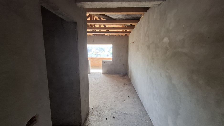 ila cu 6 camere + casă locuibilă pe teren intravilan de 1700 mp, cu vi - Poză 18