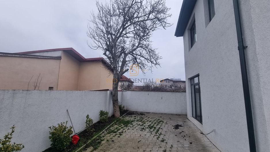 Casă spațioasă de vânzare – Sector 4, Metrou Aparatorii Patriei - Poză 2