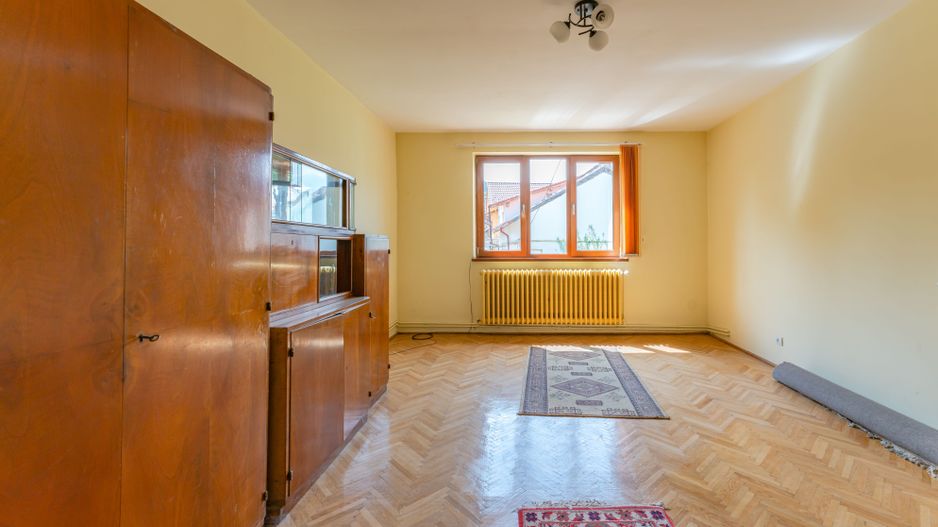 Casa individuala cu 9 camere in Brasovul Vechi. - Poză 2