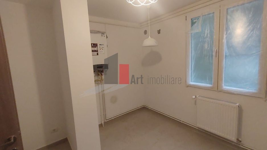 Vânzare apartament 3 camere Piața Reșița - Poză 2