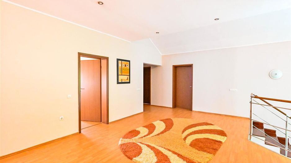 Vila cu 1.500 mp teren, gradina amenajata, linistita zonare,  Halchiu, Brasov - Poză 17