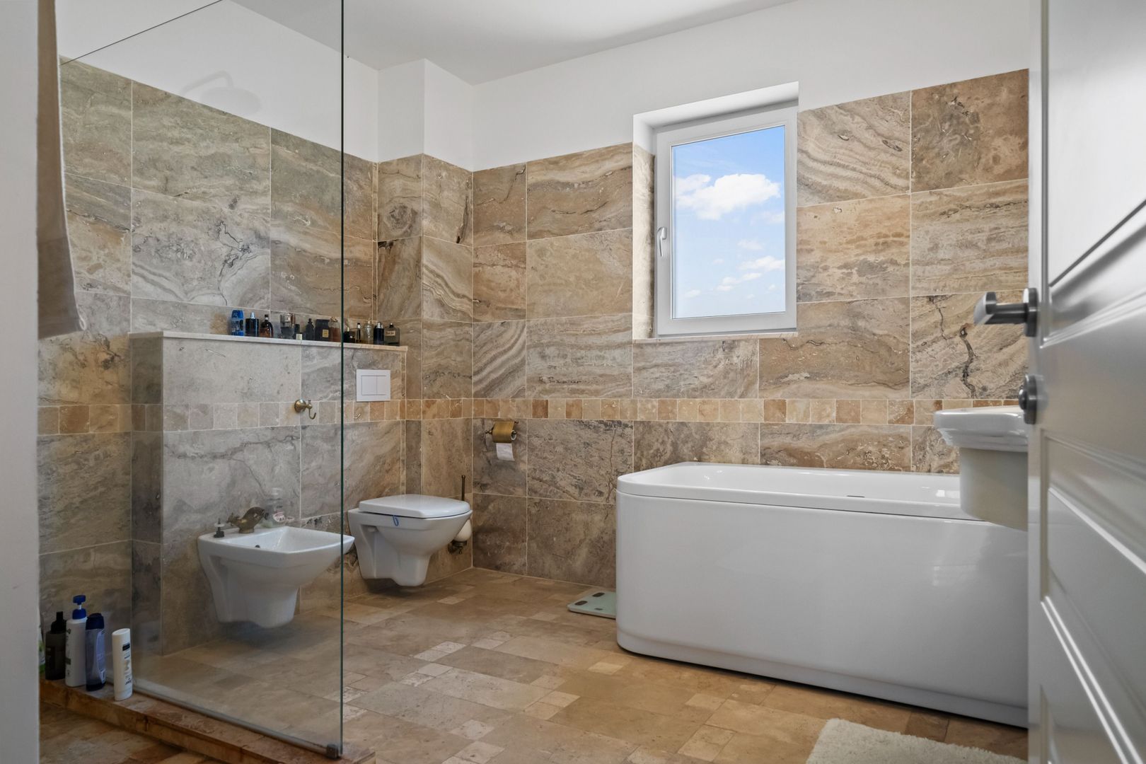 Oportunitate Rară: Vilă pe Lac | 1.898 mp Teren | Piscină - Poză 12