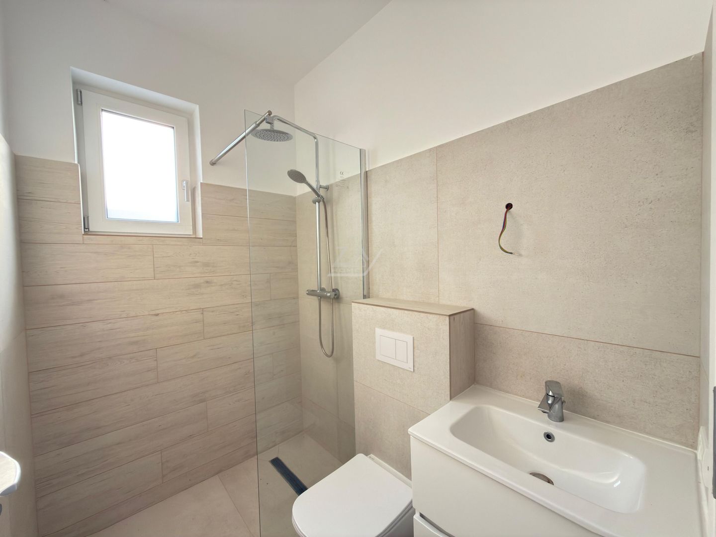 COMISION 0! Duplex finalizat - 5 camere, 3 bai. Panouri fotovoltaice. - Poză 4