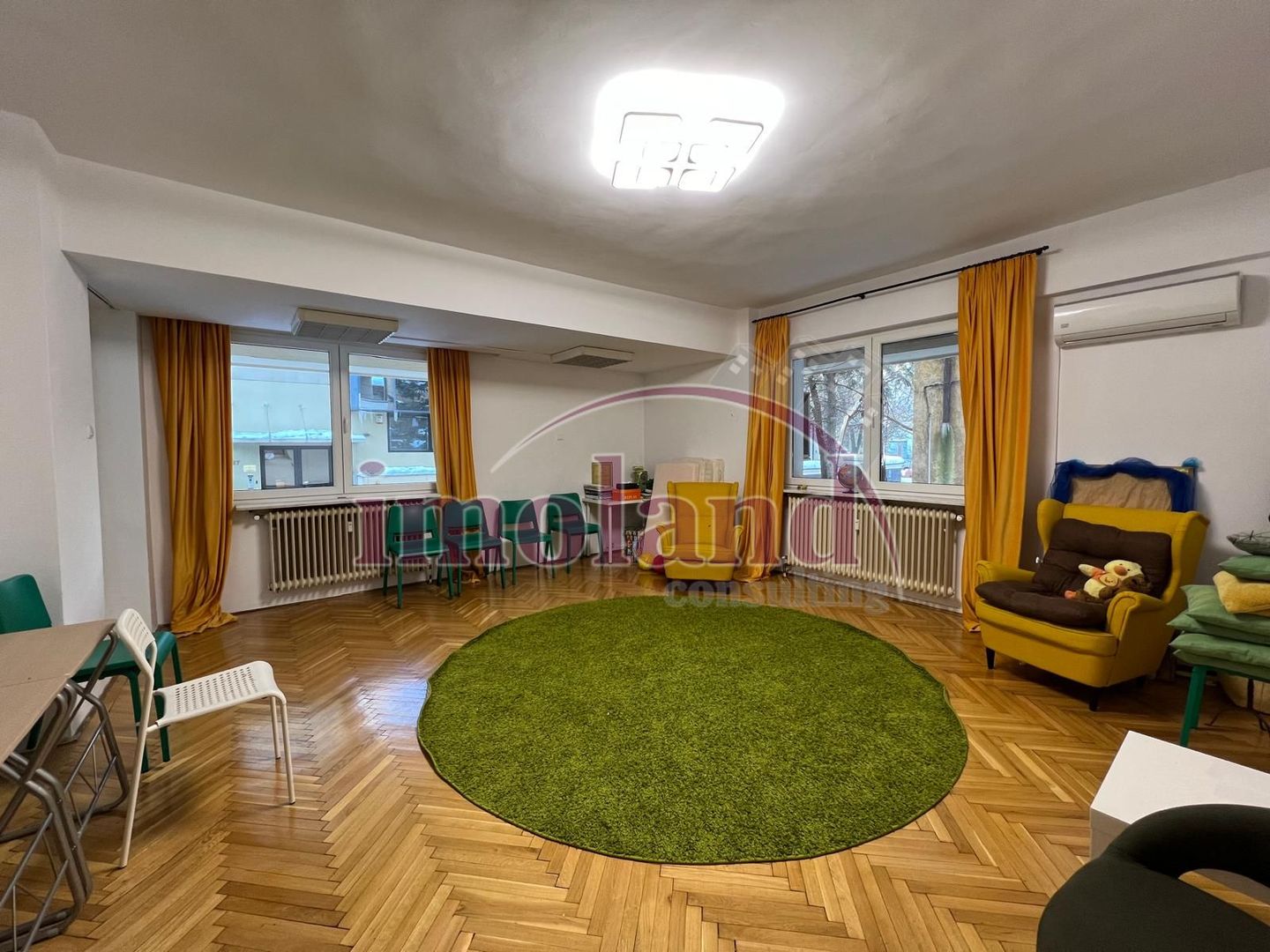 Vanzare - Parter inalt - 4 Camere - Primaverii - Poză 1