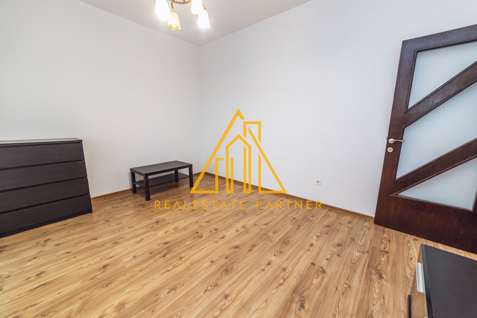 Apartament luminos, completat de spații utile și confortul de care ai nevoie! - Poză 3