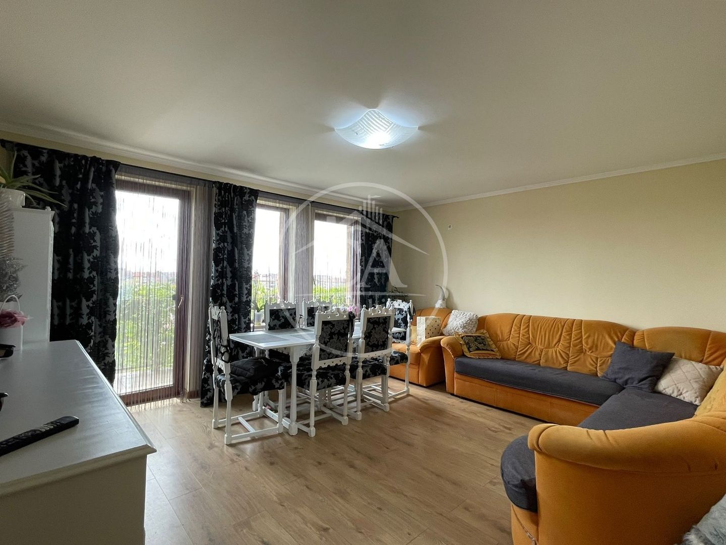 Casa de vanzare cu 3 camere tip duplex in zona Rogerius Oradea - Poză 1