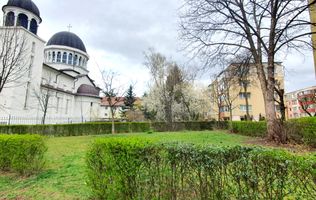 Apartament luminos cu vedere spre biserică, într-un cartier verde și liniștit.