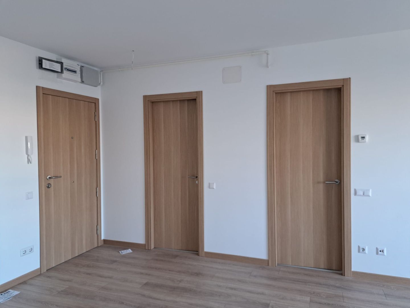 AgEUROPA vinde garsoniera 37mp la etajul 1 in complexul HERCESA. - Poză 1