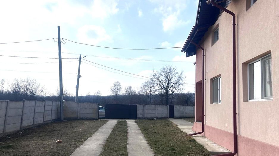Priveliste frumoasa! Vanzare casa cu 3 camere in Sotanga! - Poză 7