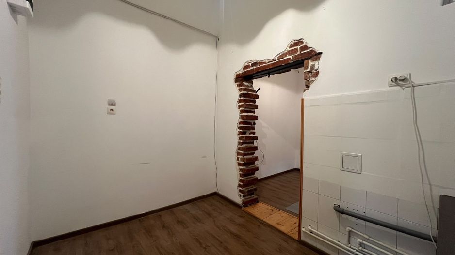 Garsonieră spațioasă de închiriat în zona ultracentrală - Poză 7