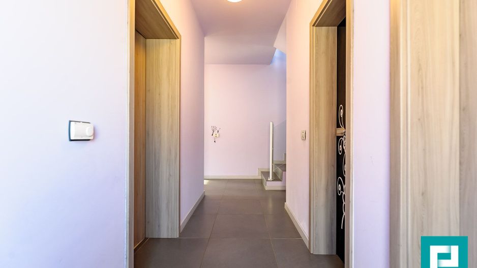 Vilă modernă cu 5 camere Curtici - Poză 10