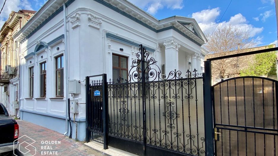 Casă cu curte, zona Centrală, str. Traian, amenajată - Poză 2