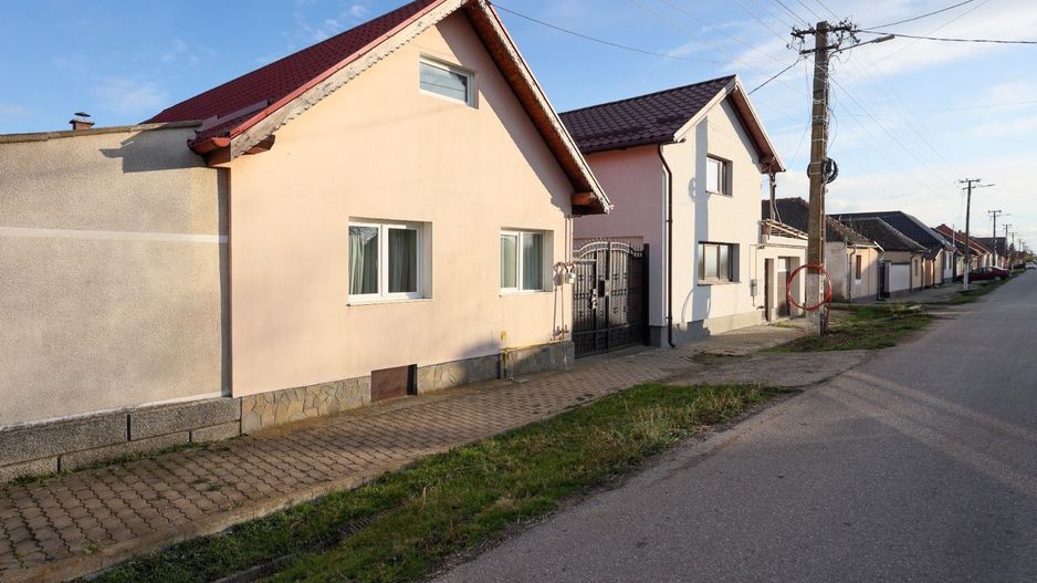 Casa 4 camere Halchiu | teren 400 mp | acces 2 strazi - Poză 3