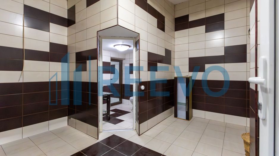 Clădire și teren de investiție, central Roman - Poză 37