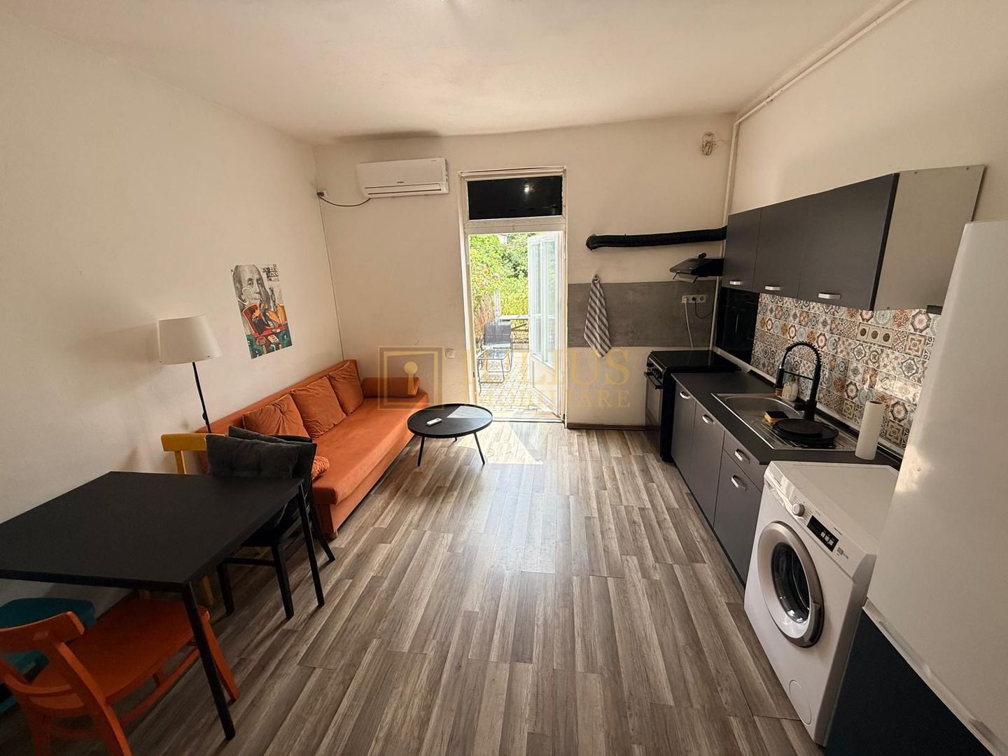2 camere| apartament la casa-curte comuna| loc de parcare| centrala proprie| - Poză 2