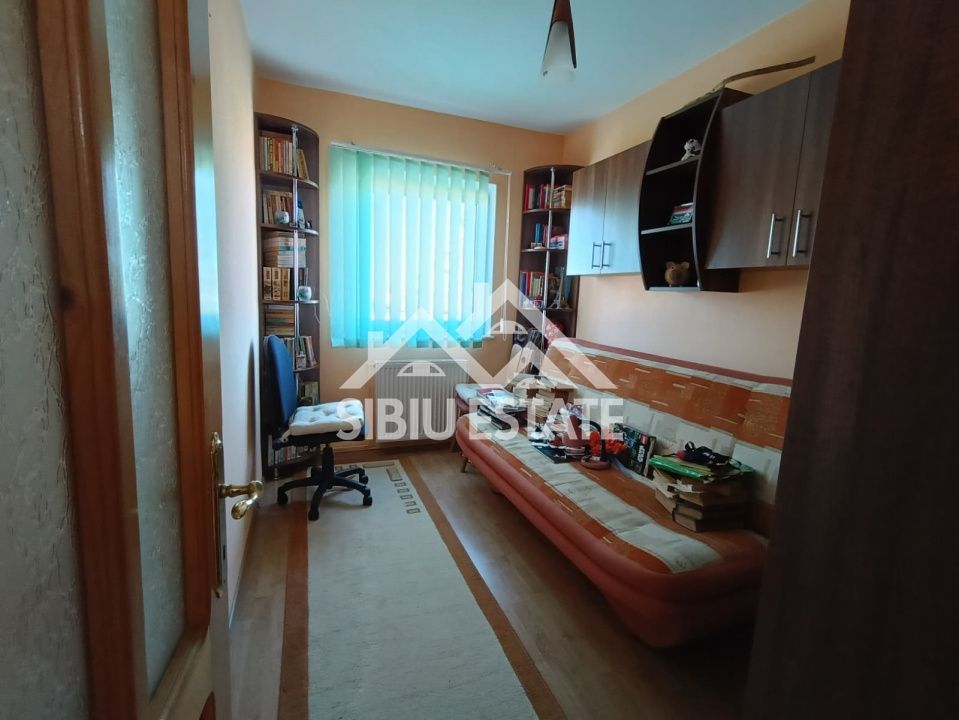 Apartament de vanzare cu 3 camere, decomandat -55 mp. balcon, pivnita - Poză 4