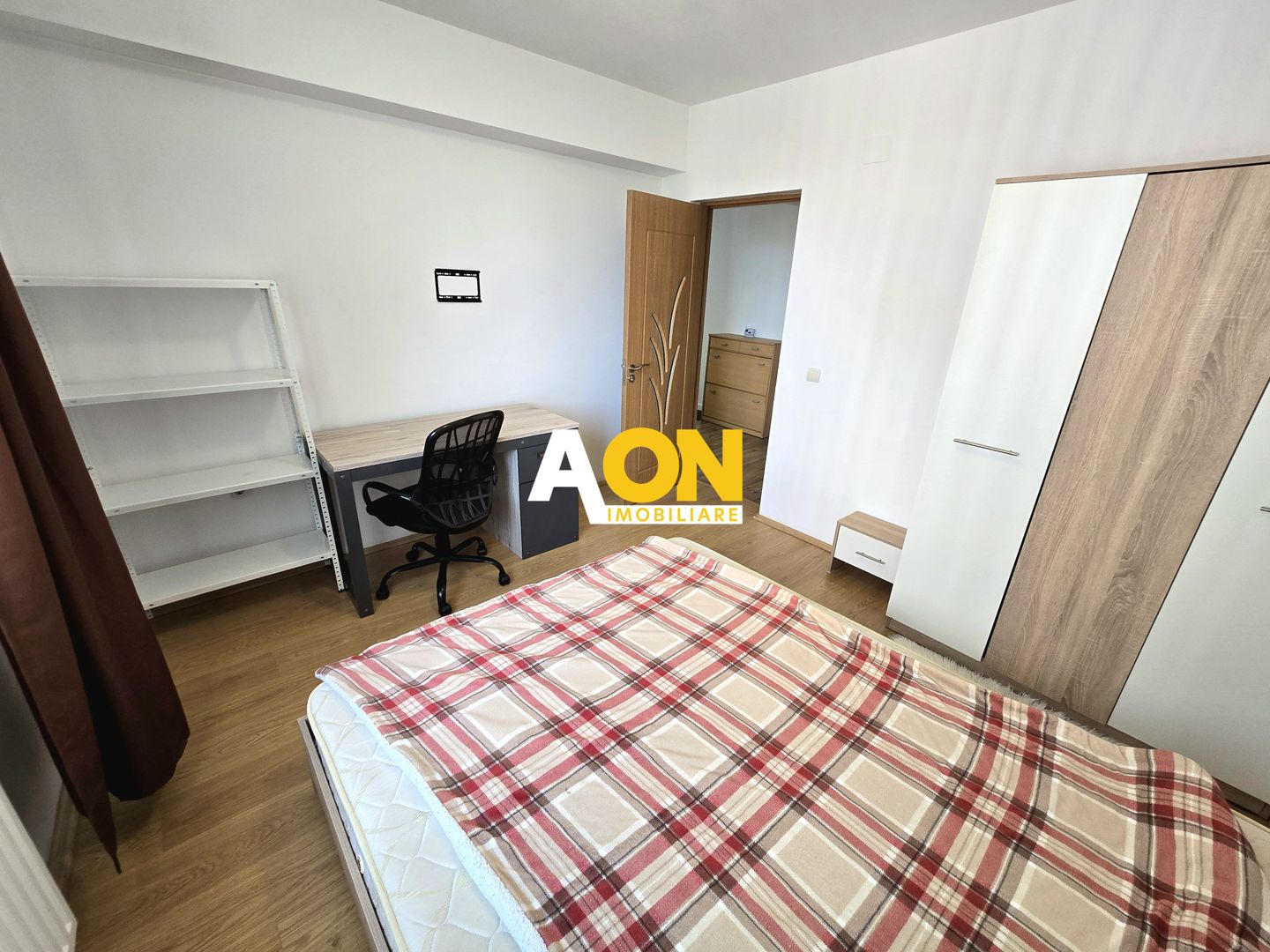 Apartament cu 3 Camere, Bloc Nou, Zona Centru - Poză 5