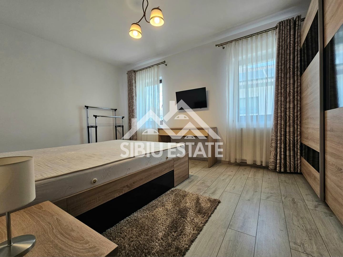 Casa mobilata 4 camere, 2 bai, curte si carport - Poză 11