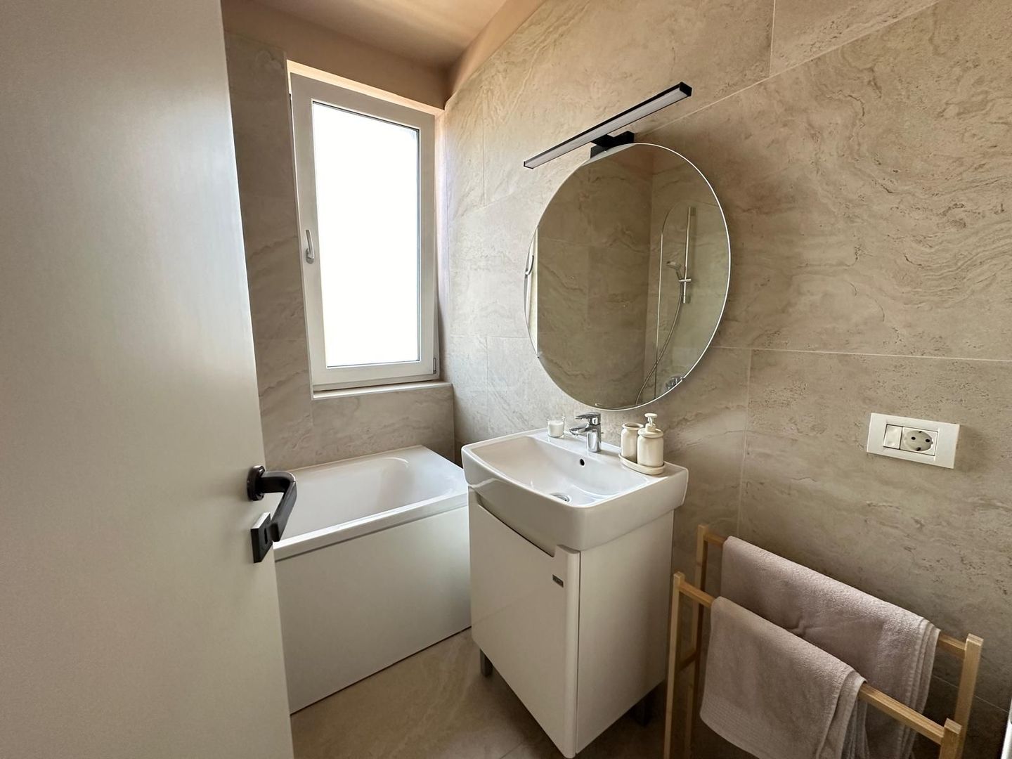 Mobilat si utilat. Loc parcare. - Poză 12