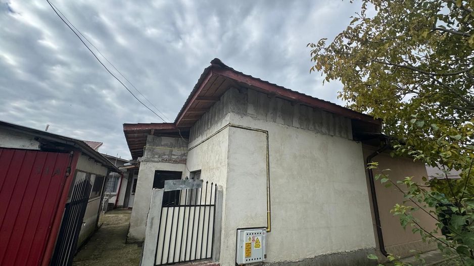 Casă cu garaj – str. Mărășești - Poză 1